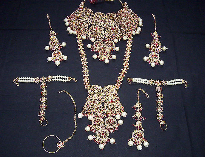 indian-bridal-wear-indian-heavy-jewelry-in-multi-color-6 - Bijuterii indiene2