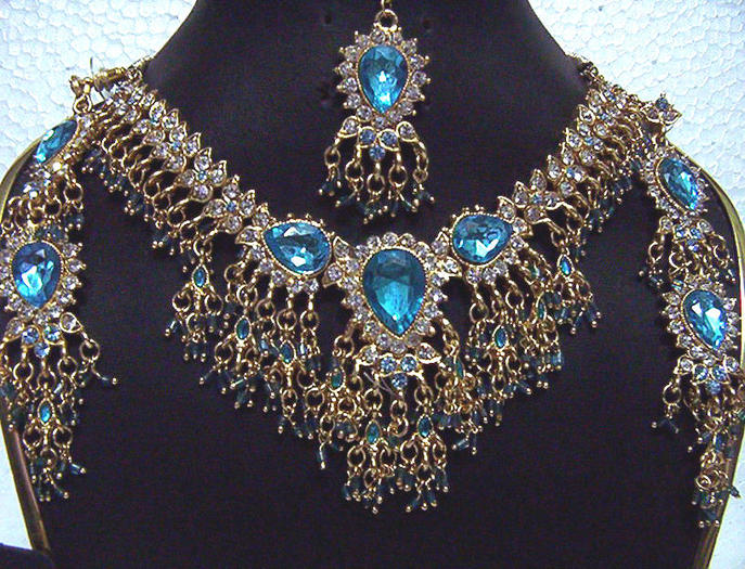 indian-bridal-wear-indian-heavy-jewelry-in-multi-color-7 - Bijuterii indiene2