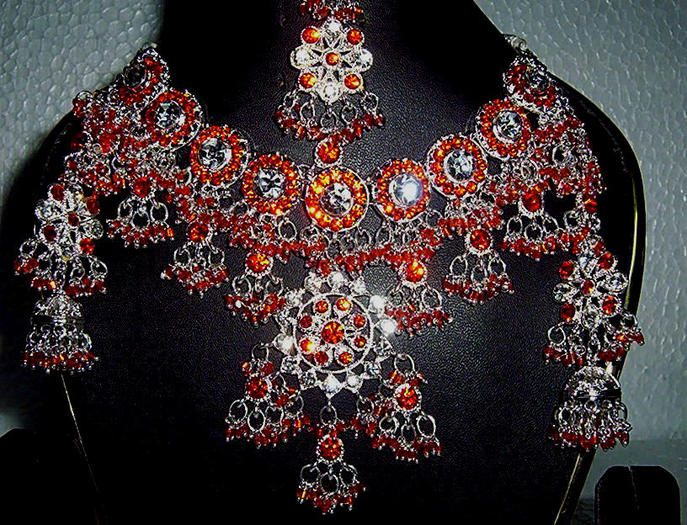 indian-bridal-wear-indian-heavy-jewelry-in-multi-color-8 - Bijuterii indiene2
