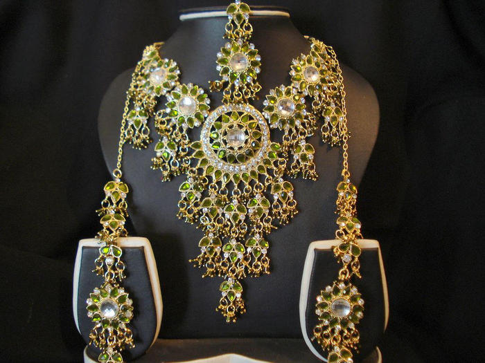 indian-bridal-wear-indian-heavy-jewelry-in-multi-color-9 - Bijuterii indiene2