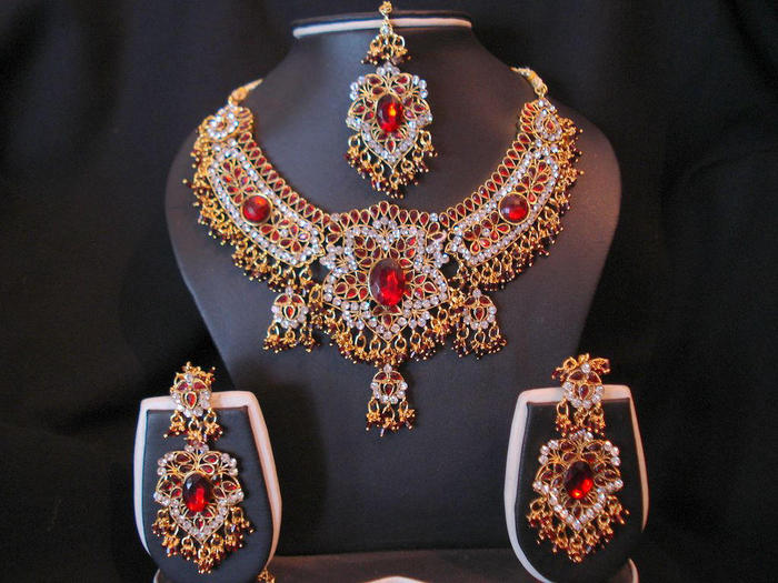 indian-bridal-wear-indian-heavy-jewelry-in-multi-color-11 - Bijuterii indiene2