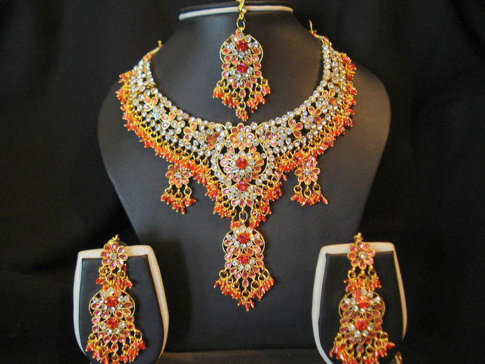 indian-bridal-wear-indian-heavy-jewelry-in-multi-color-12 - Bijuterii indiene2