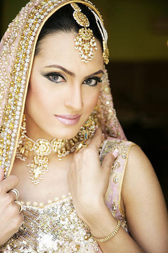 Indian-Bridal-Makeup-and-MAtching-Jewelry-Luxurious-look-1