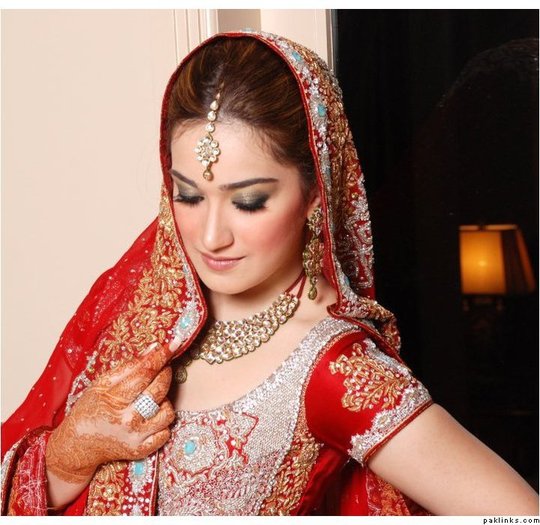 Pakistani Bridal Makeup Collection 2011-12 - 02 - www.Glamourhuntworld.Blogspot.com