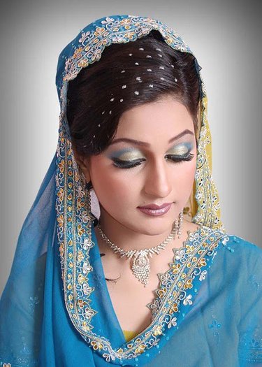 Pakistani Bridal Makeup Collection 2011-12 - 06 - www.Glamourhuntworld.Blogspot.com - Podoabe indiene