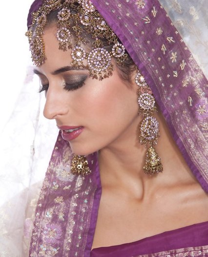 Pakistani Bridal Makeup Collection 2011-12 - 014 - www.Glamourhuntworld.Blogspot.com - Podoabe indiene