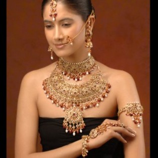 Pakistani-Bridal-polki-zirconia-jewelry-11