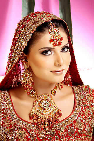 Pakistani-bridal-wear-collection-by-Bunto-Kazmi - Podoabe indiene