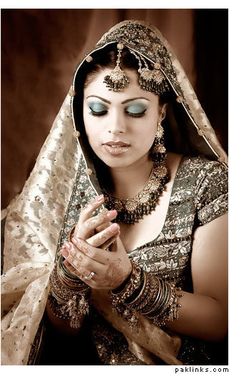 Pakistani-Dulhan-in-Make-upJewelry-4