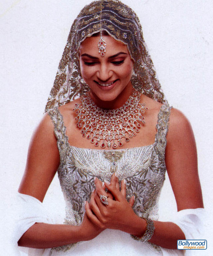 sushmita_sen_bridal_dress - Podoabe indiene