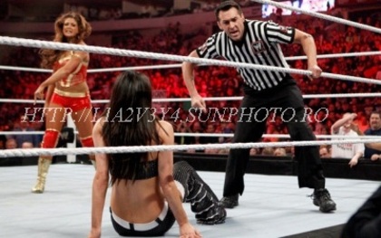 normal_r3~5 - eve torres vs the bella twins
