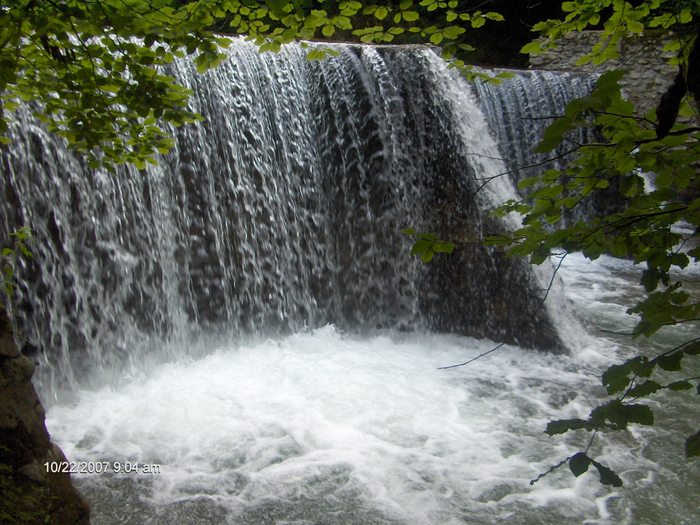 Cascadă pe Valea Sohodolului