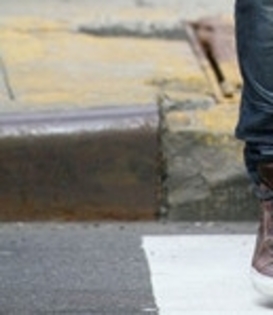 Joe+Jonas+Joe+Jonas+Starbucks+EAJqaML6dW0l_010