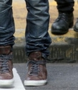 Joe+Jonas+Joe+Jonas+Starbucks+EAJqaML6dW0l_011