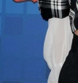 Jennifer+Lopez+American+Idol+Finalist+Party+JRWWnw1UAKpl_007