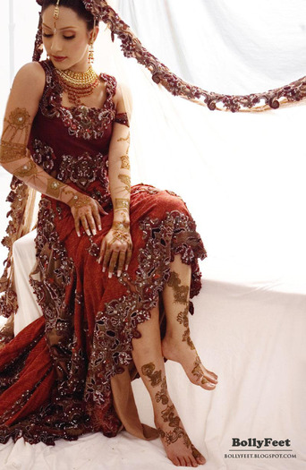 Barefeet_pakistani_bridal_model (1)