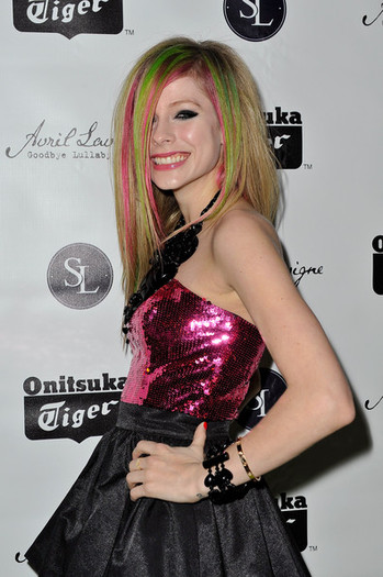 Avril+Lavigne+Avril+Lavigne+Album+Release+OfbZWxv0rL1l - Avril Lavigne