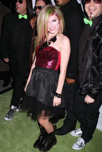 Avril+Lavigne+Avril+Lavigne+Kim+Kardashian+JRHtJwrHmmfl - Avril Lavigne