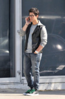 30332111_NBKBDJAQJ - joe jonas