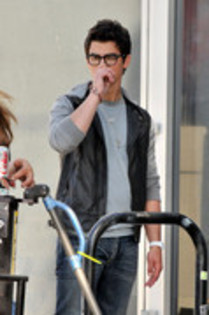 30332129_WSYHHZDYI - joe jonas