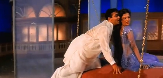 16 - Hum Dil De Chuke Sanam - Chand Chupa Badal Mein