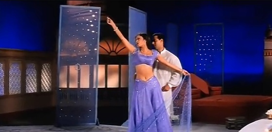 20 - Hum Dil De Chuke Sanam - Chand Chupa Badal Mein