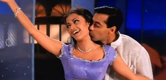 21 - Hum Dil De Chuke Sanam - Chand Chupa Badal Mein