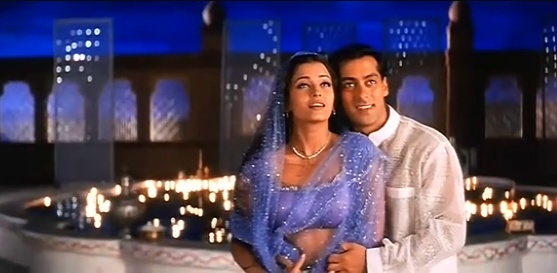 23 - Hum Dil De Chuke Sanam - Chand Chupa Badal Mein