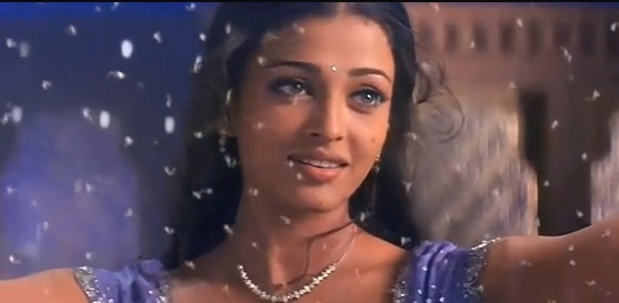 27 - Hum Dil De Chuke Sanam - Chand Chupa Badal Mein