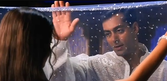 28 - Hum Dil De Chuke Sanam - Chand Chupa Badal Mein