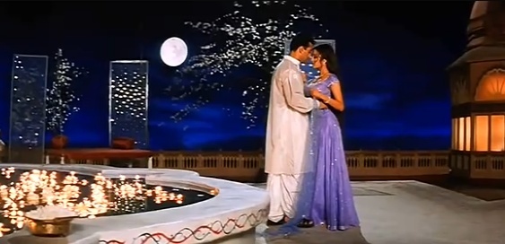 29 - Hum Dil De Chuke Sanam - Chand Chupa Badal Mein