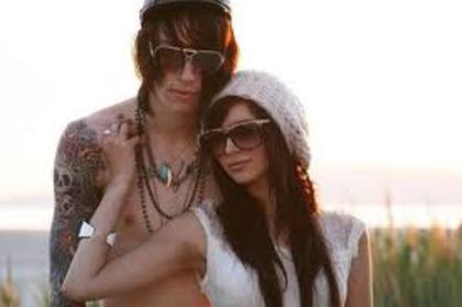 Trace Cyrus si Hanna Beth - Trace Cyrus