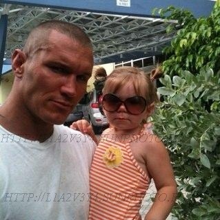 f - fetita lui randy orton