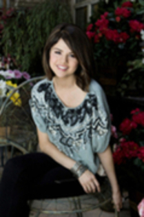 32804367_WKSNFJKVY - Selena Gomez
