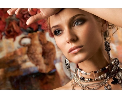 mare_tipa-frumoasa-cu-bijuterii