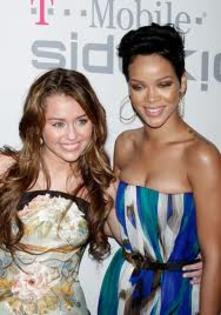 Miley si Rihanna - akm de curand am gasit 7 poze