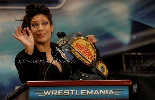 normal_032807-WWEPressCon-35