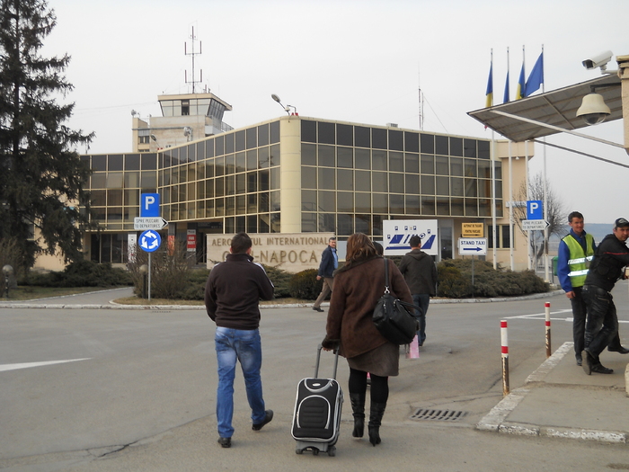 intrarea in aeroport - sa ne revedem cu bine