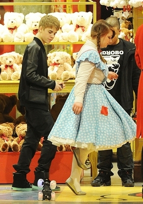  - 2011 At Hamleys Toy Shop With The Smith Family March 15th