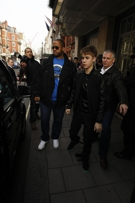  - 2011 Justin Leaving His Hotel March 15th
