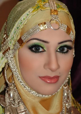 Make-up-of-Bridals-in-Headscarf-9
