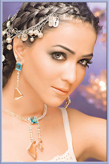 SMOKEY-MAKEUP-AND-JEWELRY-1