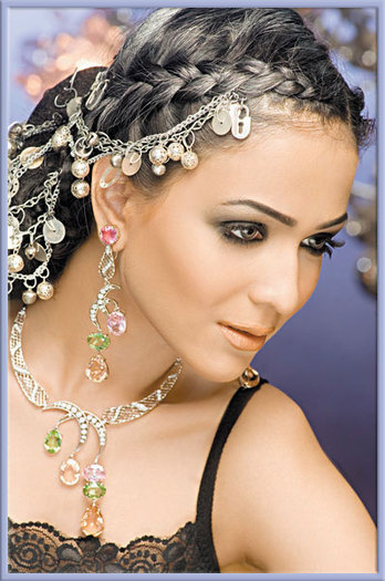 SMOKEY-MAKEUP-AND-JEWELRY-3 (1)