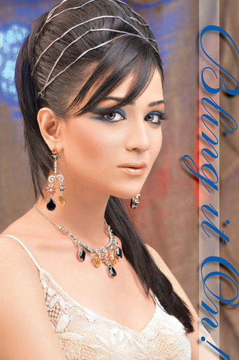 SMOKEY-MAKEUP-AND-JEWELRY-4