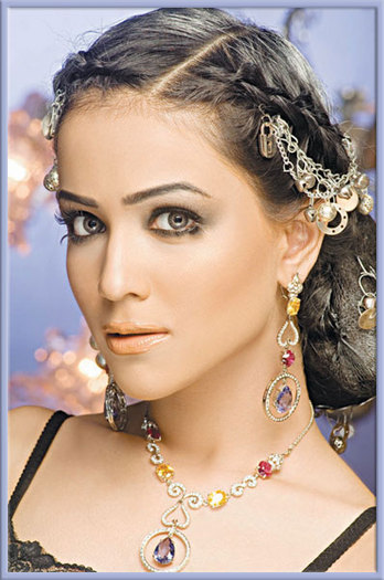 SMOKEY-MAKEUP-AND-JEWELRY-7