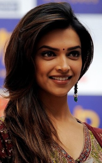 deepika-padukone-cute-smile[1]
