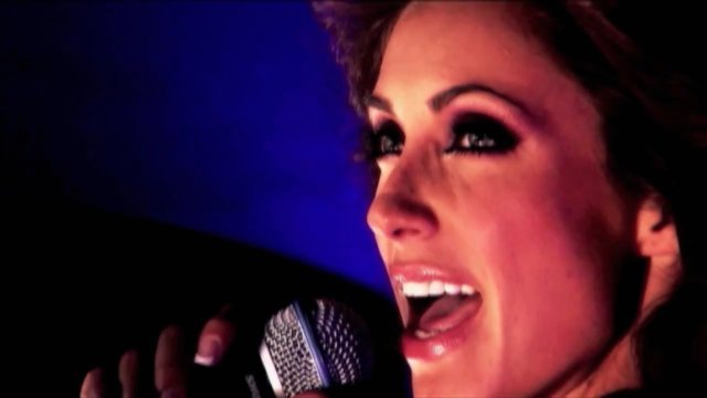 ANAHI_ALERGICO_FT__NOEL_SCHAJRIS_28Official_Performance_Music_Video29_28frame_627629 - Anahi Baby Blue