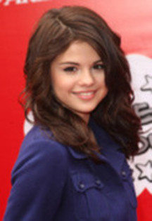 32710071_ULFJKIBBW - Selena Gomez