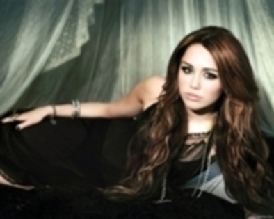 32710273_TKQKLJJVE - Miley Cyrus