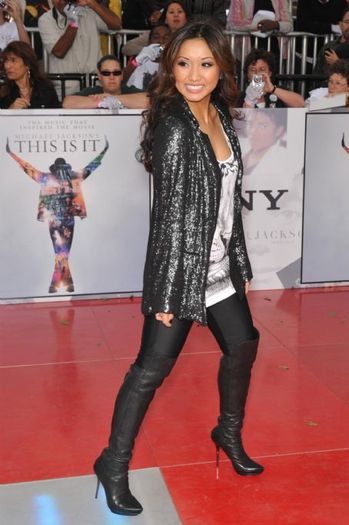 Brenda Song - "This Is It" premiere in Los Angeles - 27.10.2009 - Brenda Song  This Is It premiere in Los Angeles  27102009